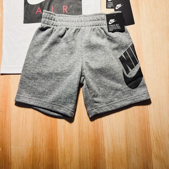 Nike Air Boys T-shirt and Shorts Set - Picture 3 of 7
